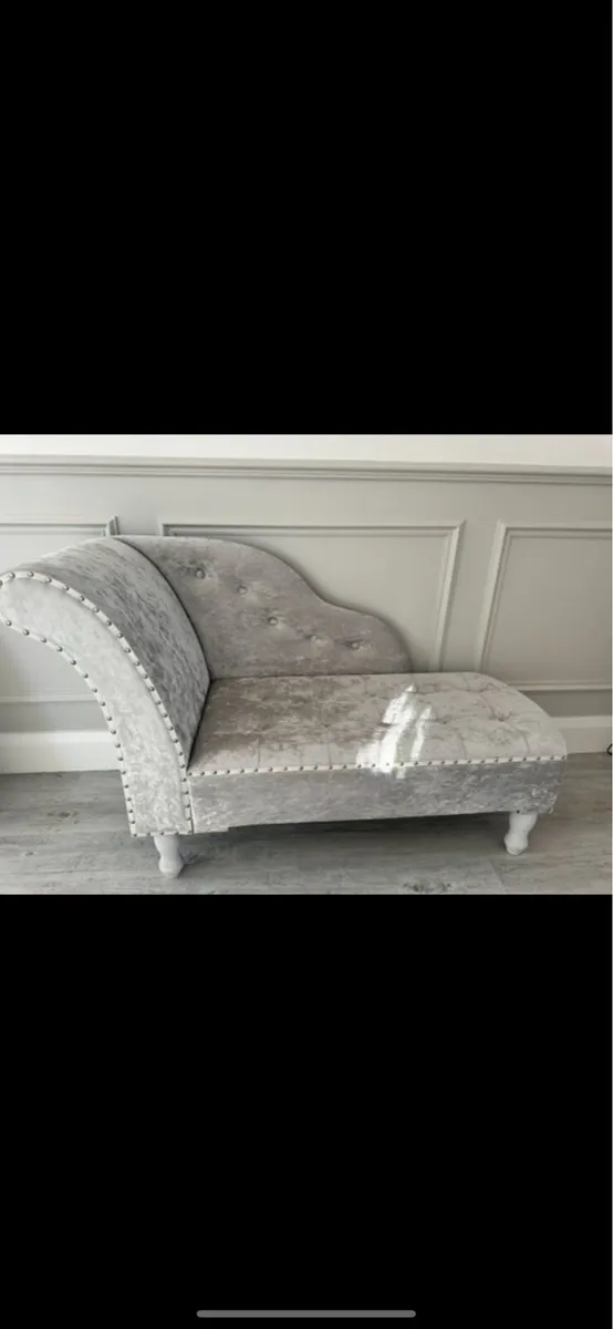 Chaise Lounge - Image 1
