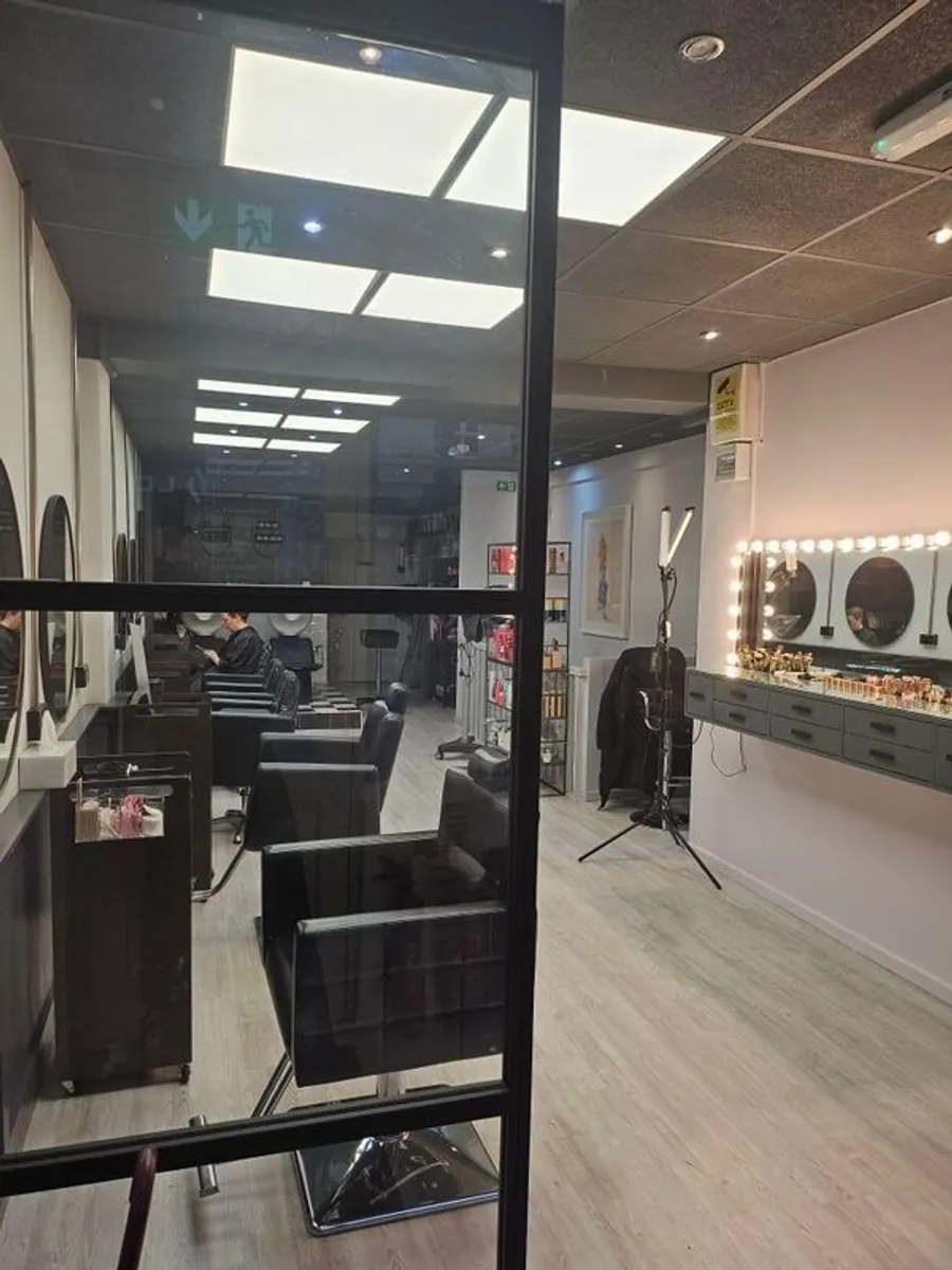 Beauty salon station rental - Image 2