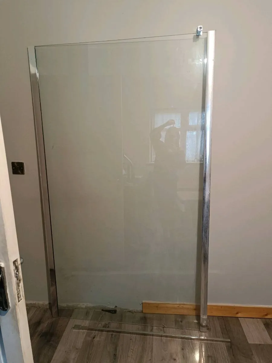 Shower glass - Image 1