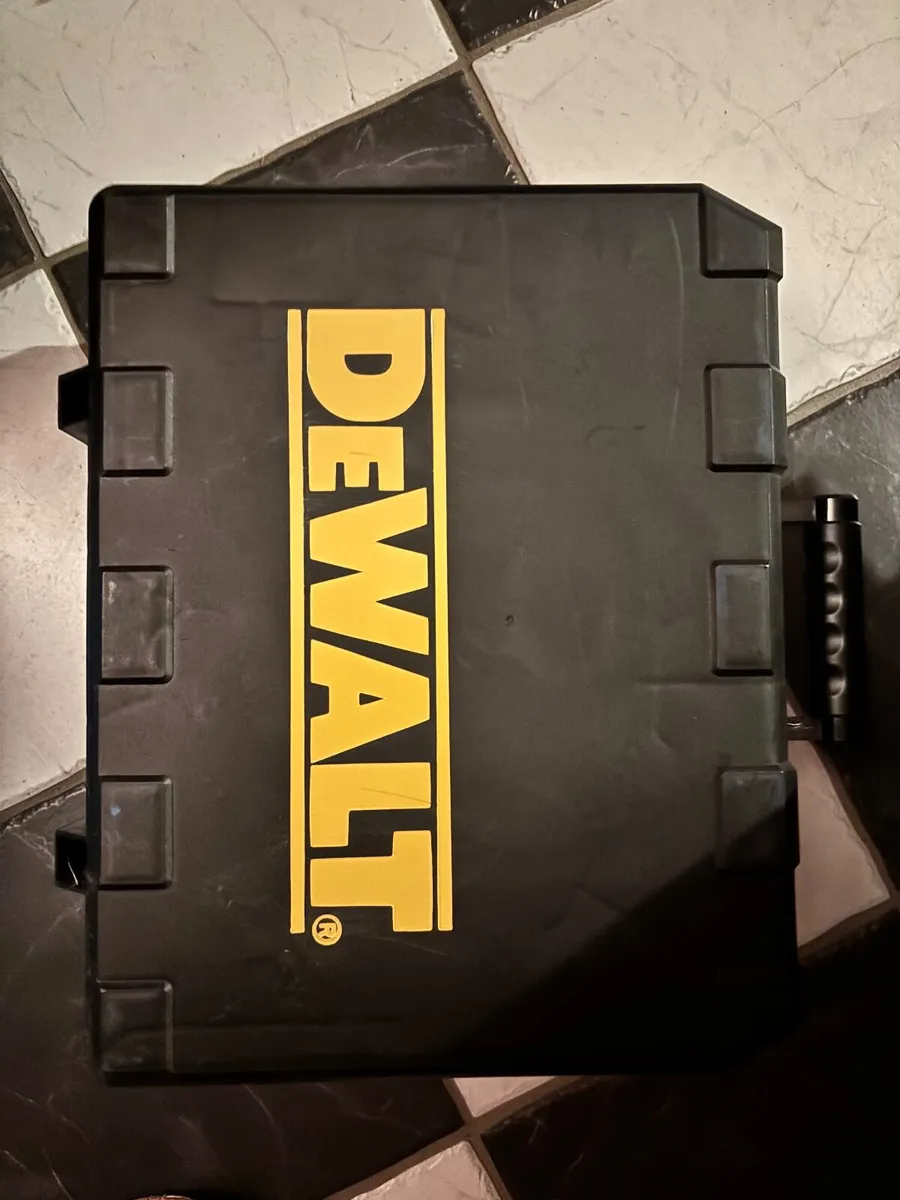 Dewalt First Fix nail gun - Image 3
