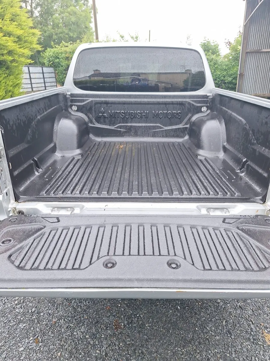 Mitsubishi L200 Barbarian Auto - Image 3