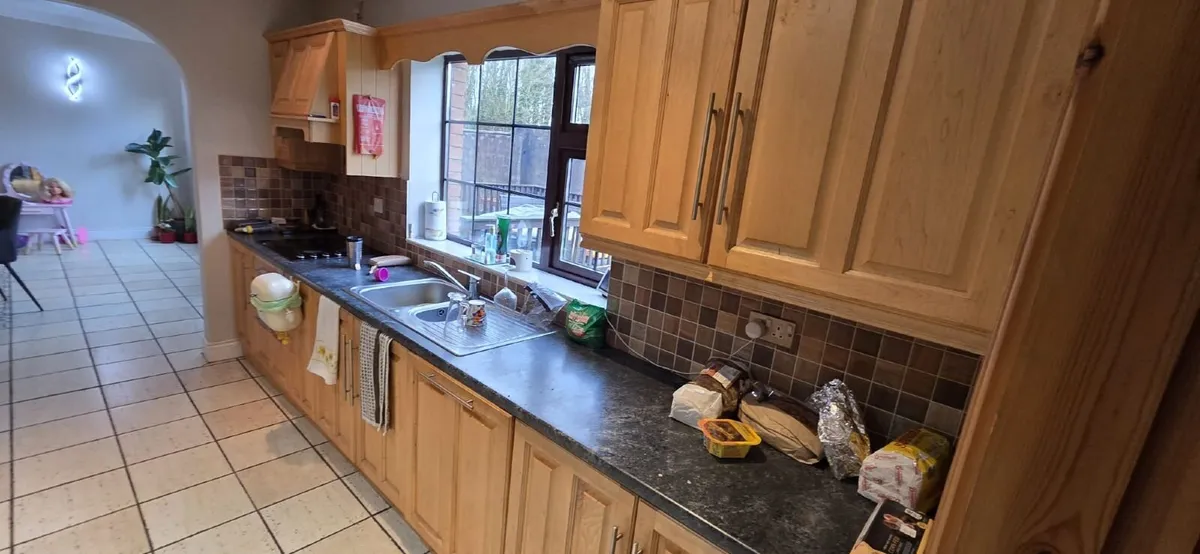 Solid Kitchen and appliances - Image 1