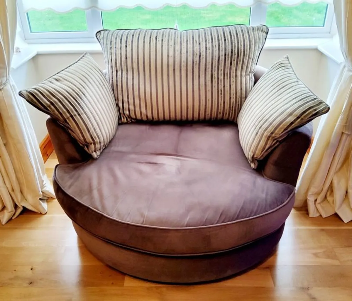 Sofa and swivel chair - Image 2