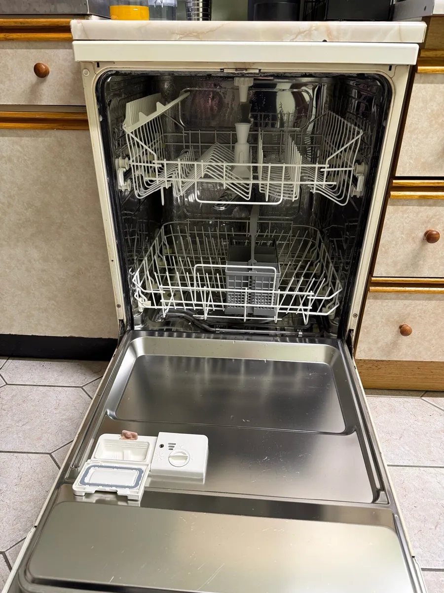Dishwasher - Image 2