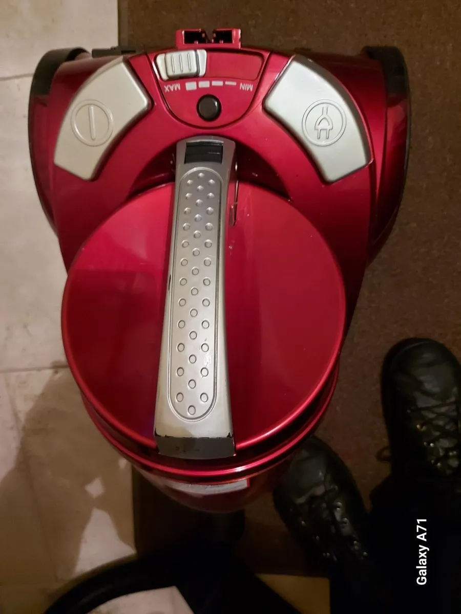 Red Royal Centec 2300W cylinder vacuum cleaner - Image 3