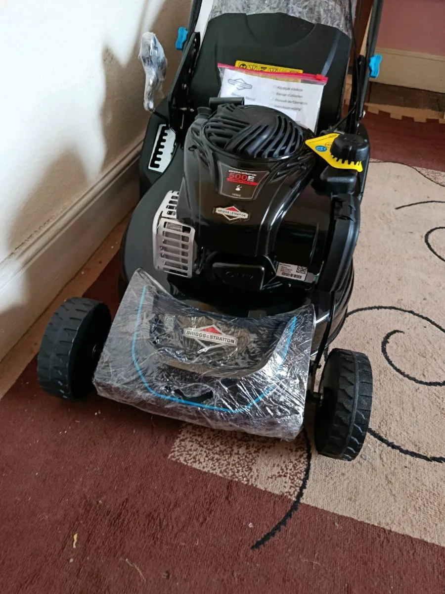 Briggs&Stratton brand new roller mower 46cm Sp - Image 3