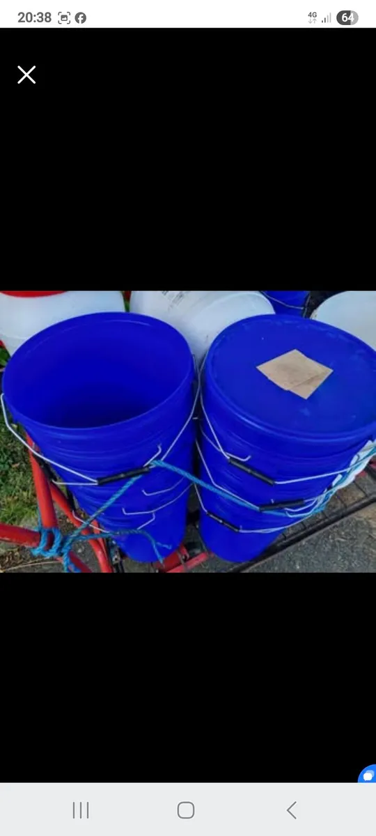 25L buckets with lids 4e each - Image 1