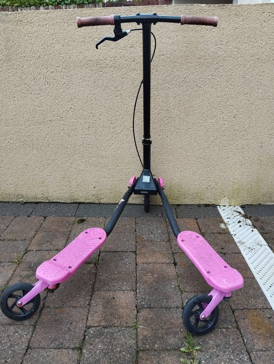 3 wheeled flicker scooter - Image 2