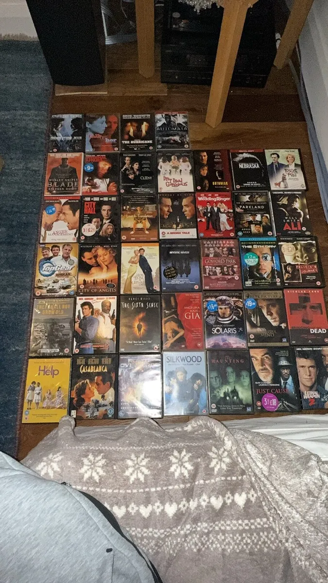Lots of old dvds - Image 1