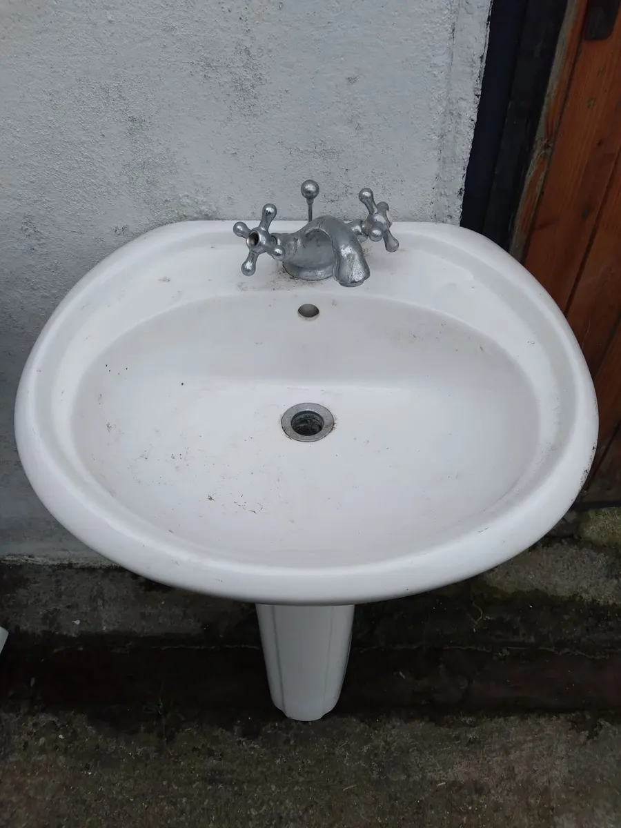 Wash hand basin - Image 1