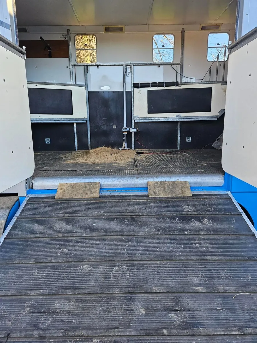 MAN 8.163 Horsebox for sale - Image 3
