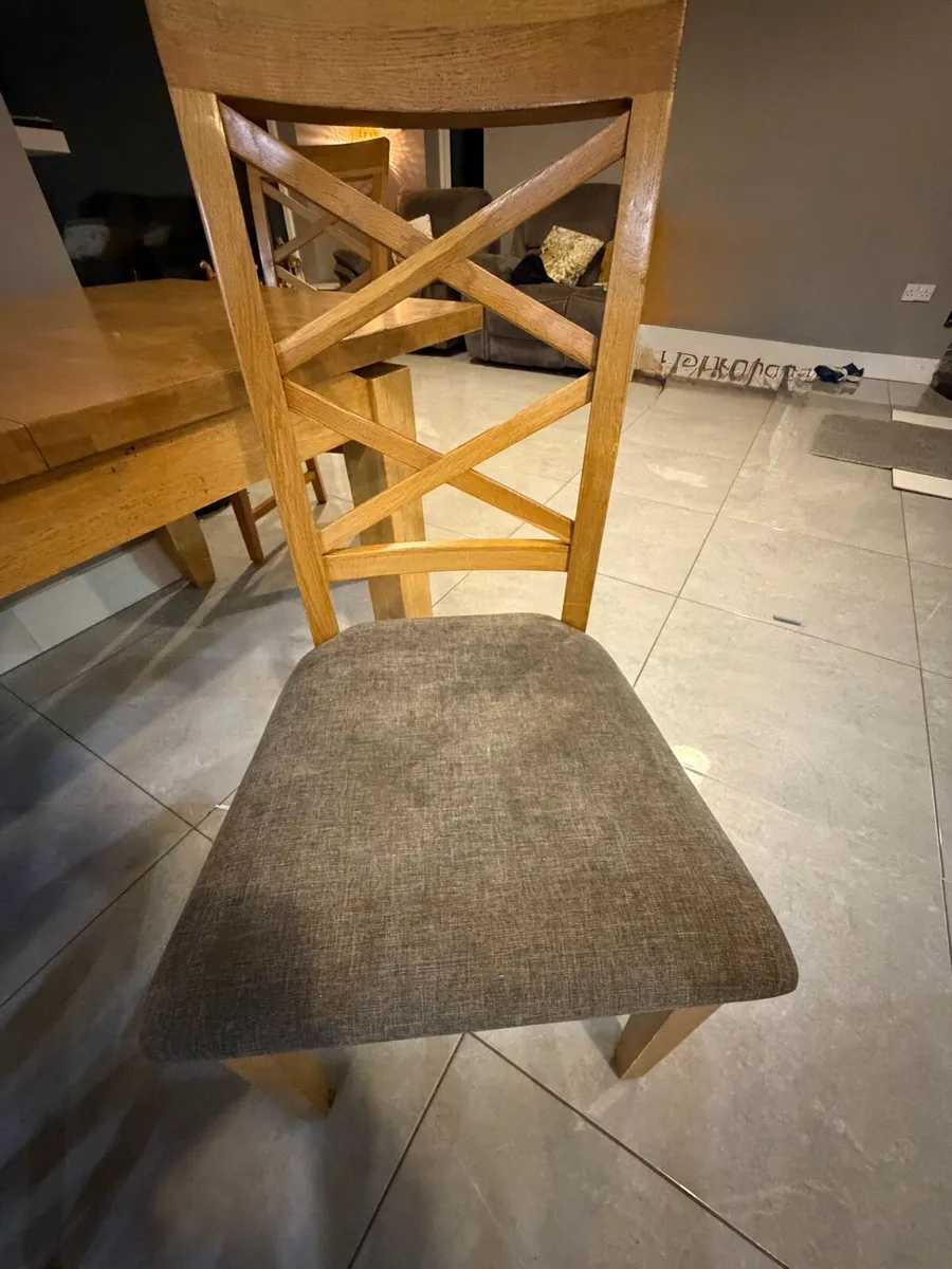 Table and Chairs - Image 4