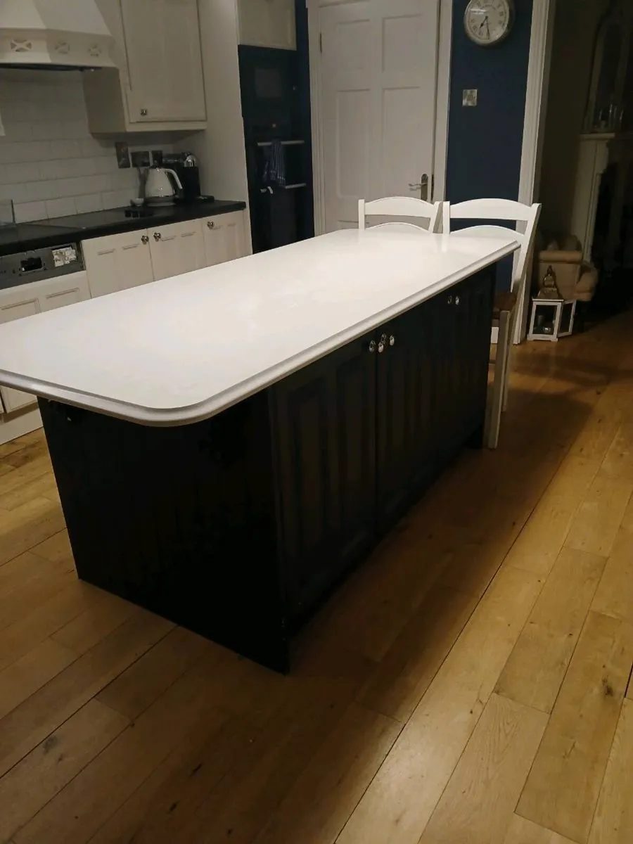 Island Unit - Image 1