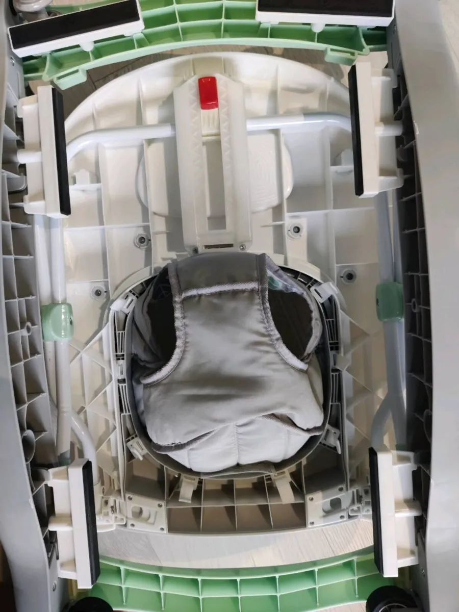 Baby twister and walker - Image 3