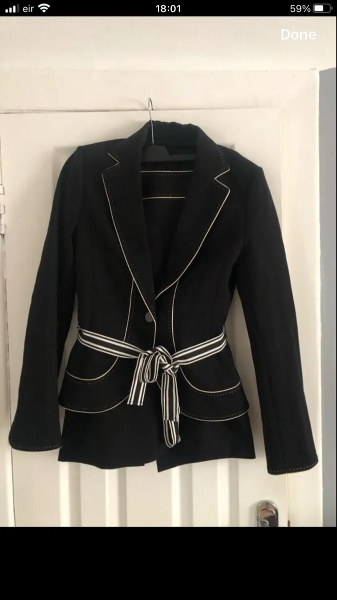 Ladies two piece suit €40 - Image 1