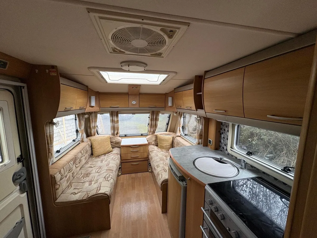 Caravan and Dometic Ace 400 Air All Season Awning - Image 1