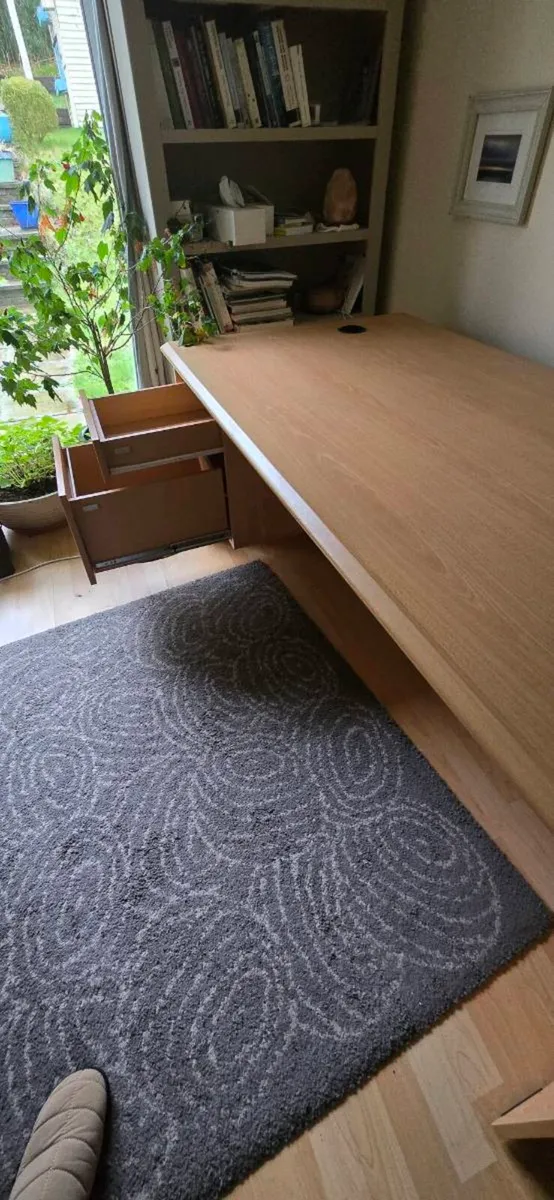 Office desk - Image 1