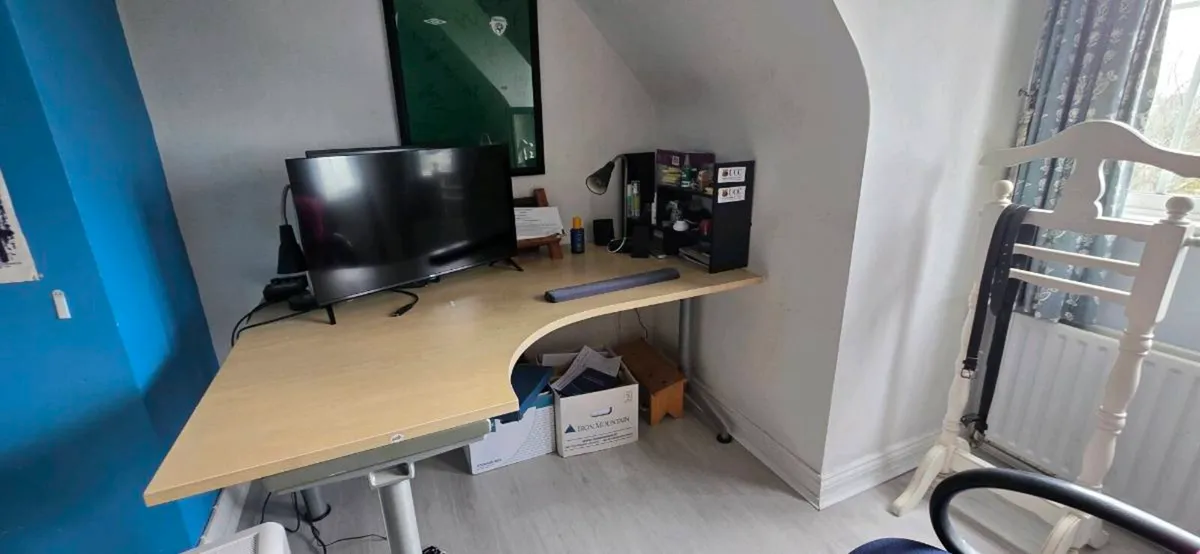 Office desk - Image 3