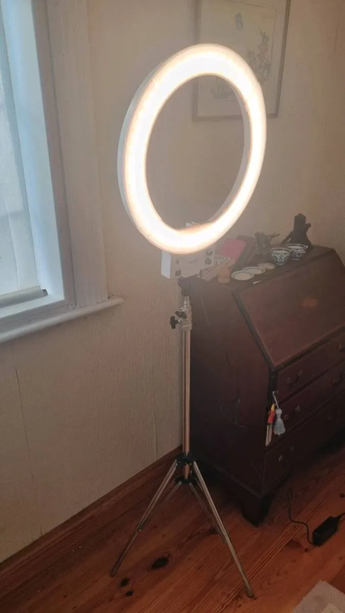 Neewer Ring Light and Stand - Image 1