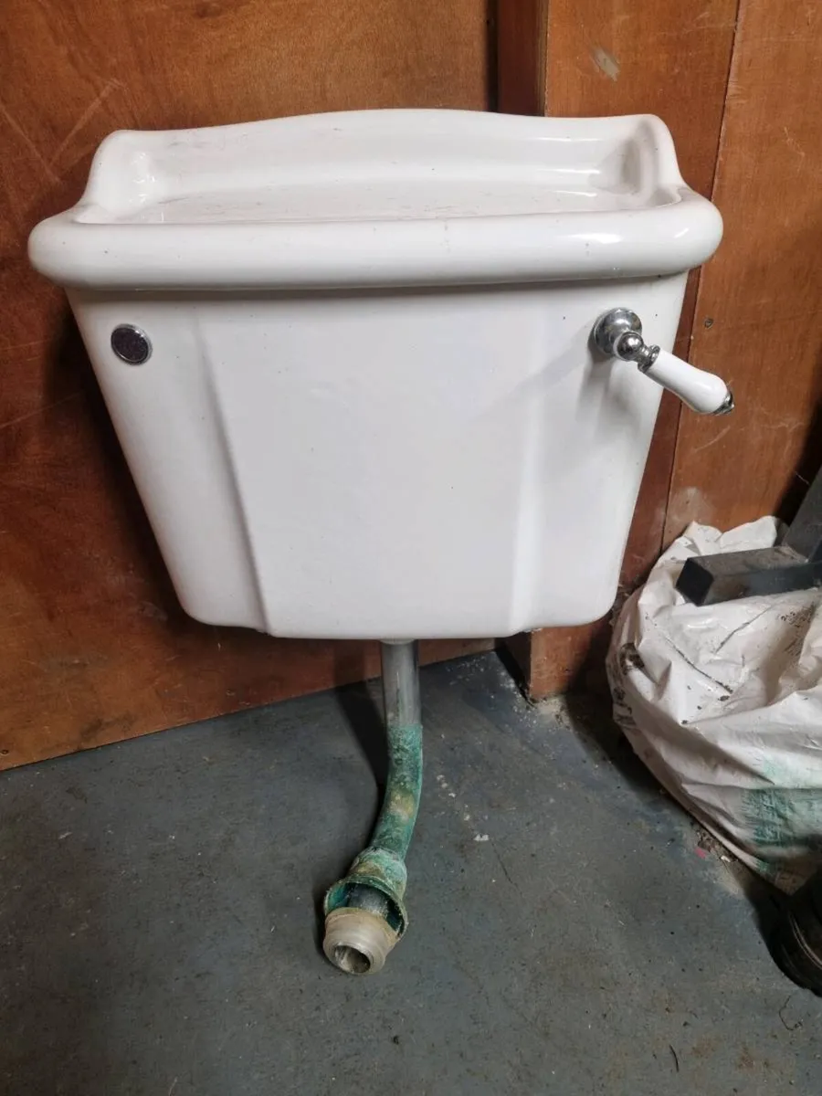 Bathroom cistern - Image 1