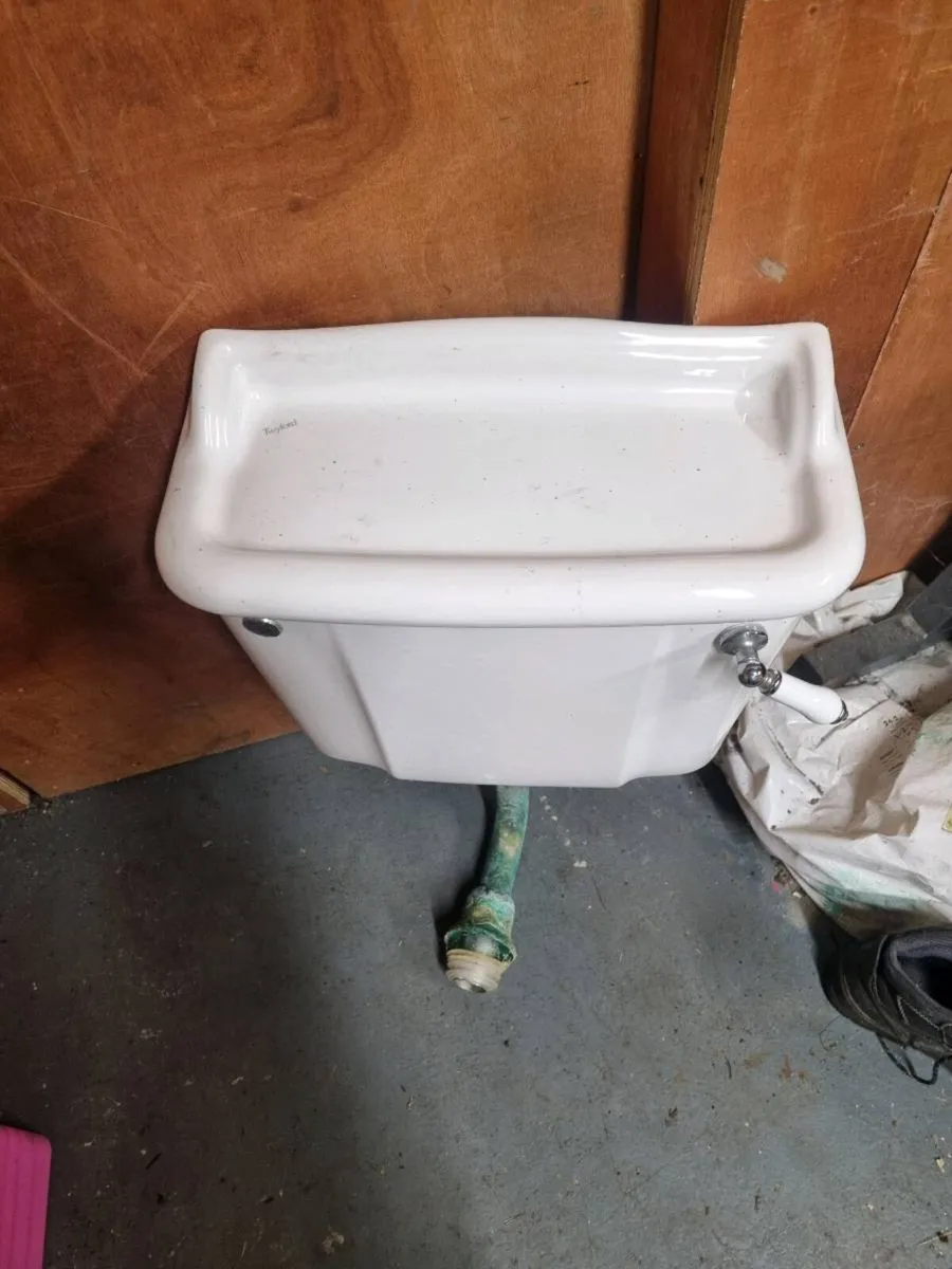 Bathroom cistern - Image 2
