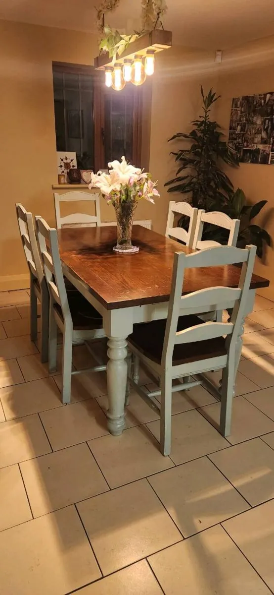 Kitchen table and chairs - Image 2