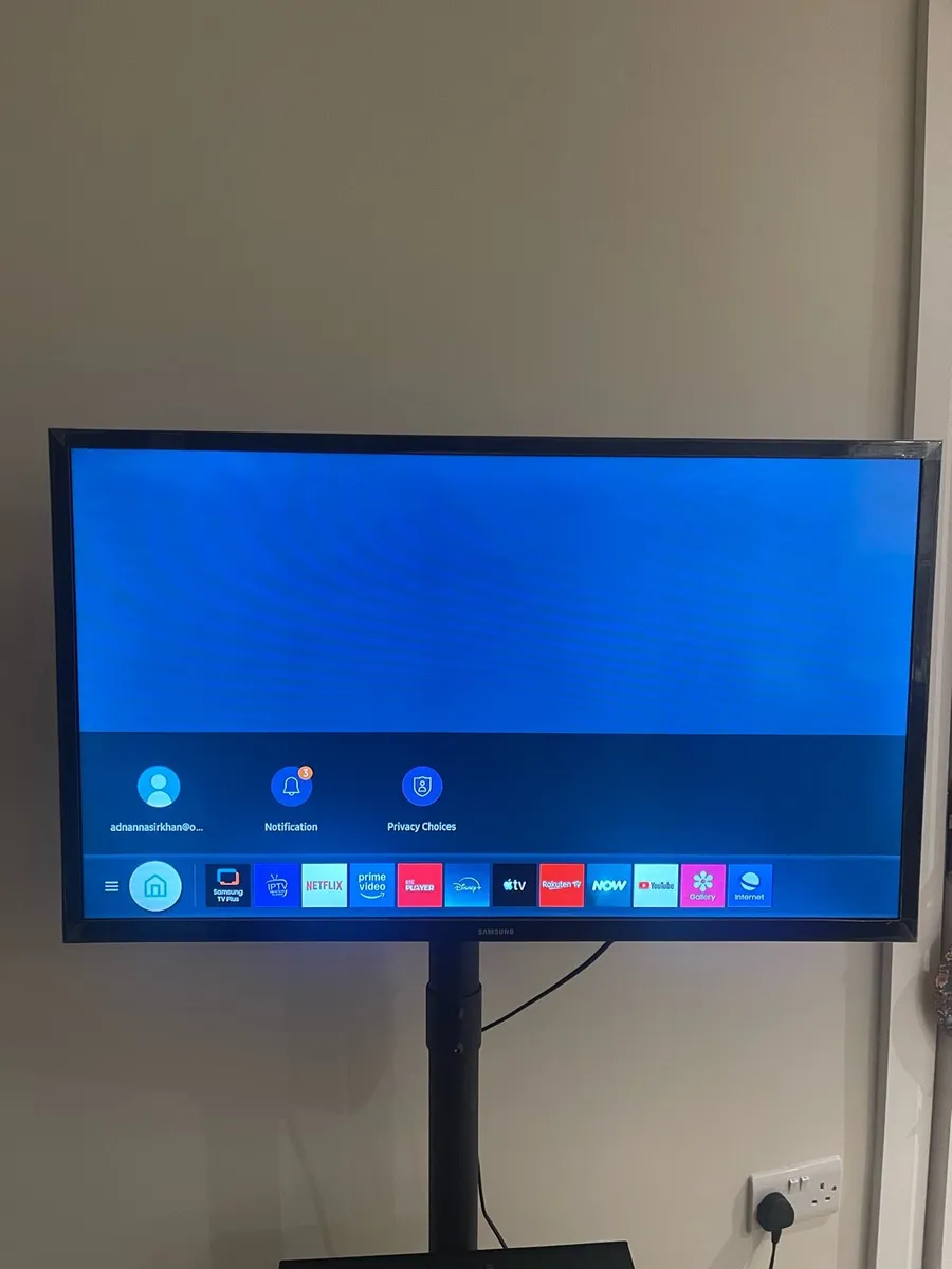 Smart TV with walking stand - Image 2