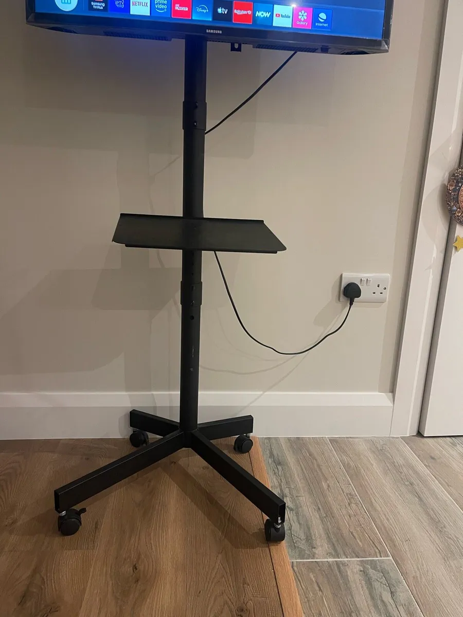 Smart TV with walking stand - Image 3