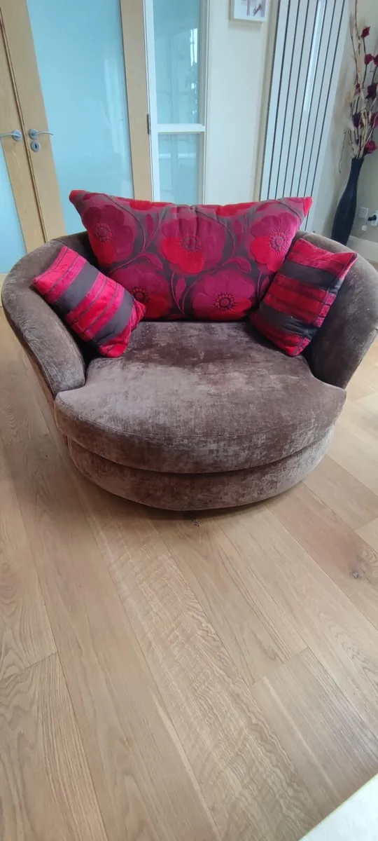 Swivel Cuddler Chair – 360° Swivel - Image 1