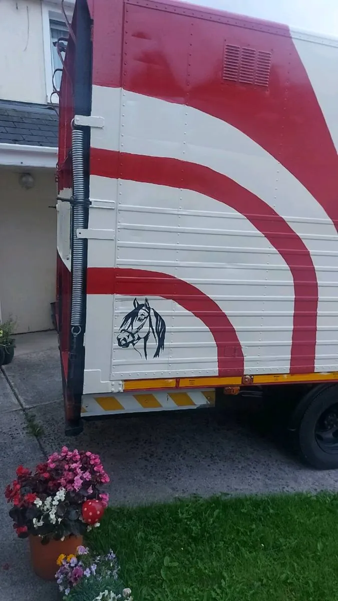 3.5 ton Horse truck - Image 2