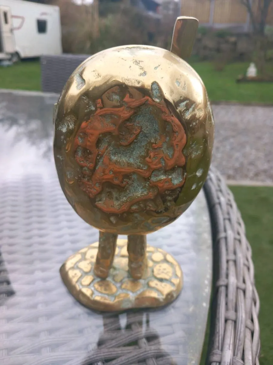 Solid brass sailor with boat on back 1979. D18 - Image 3