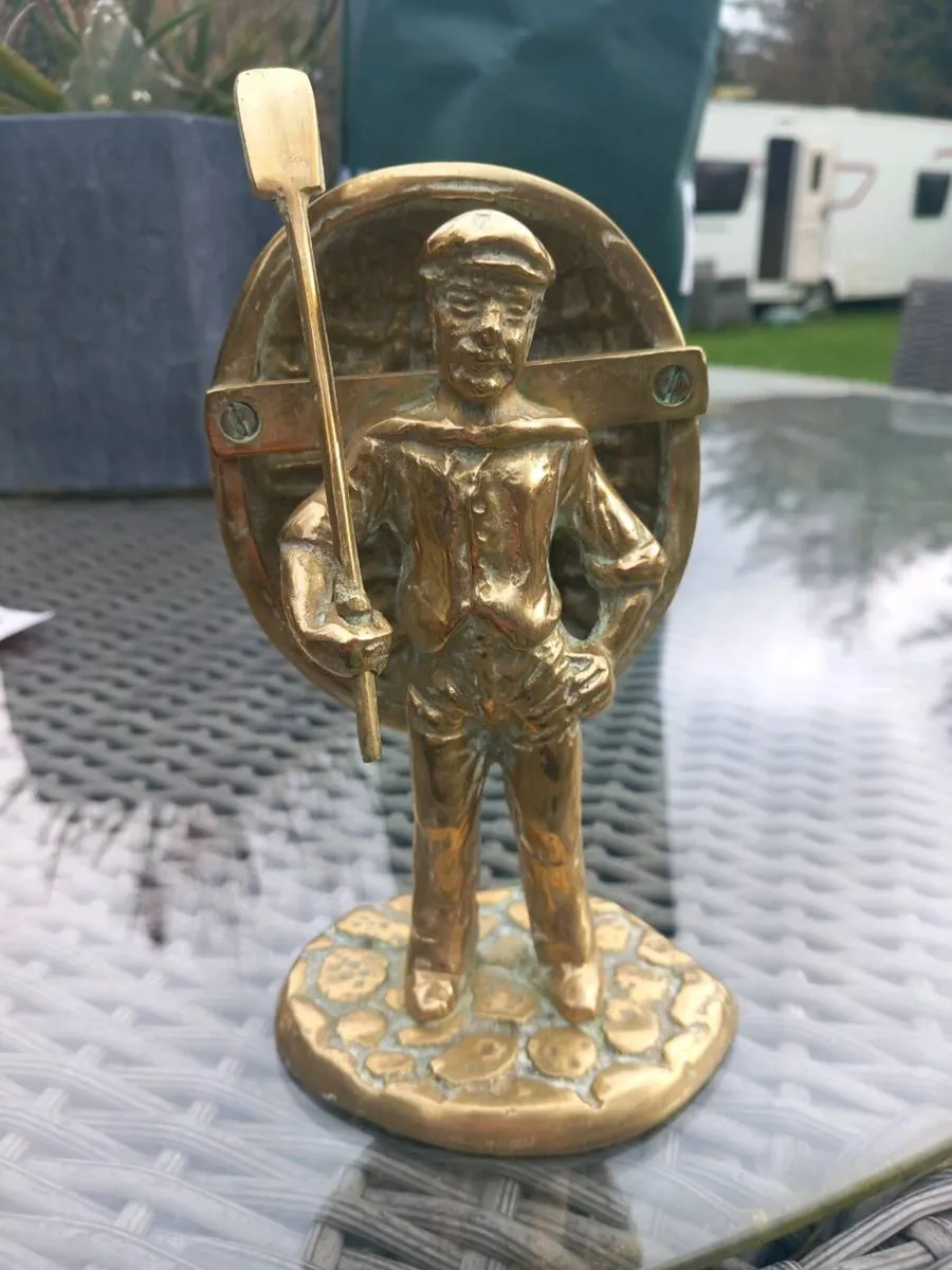 Solid brass sailor with boat on back 1979. D18 - Image 1