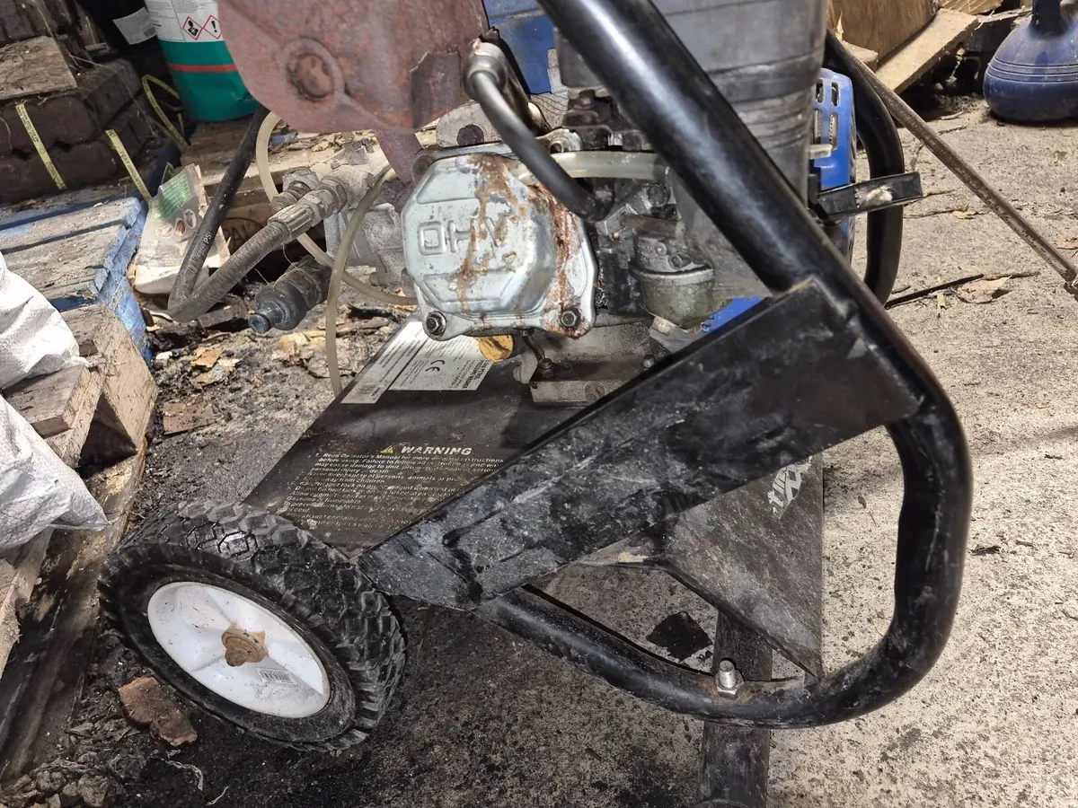 Petrol power washer - Image 1