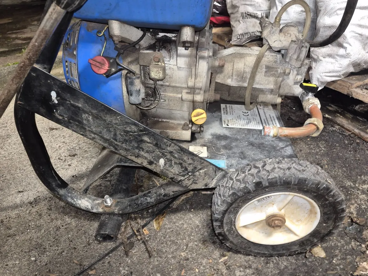 Petrol power washer - Image 2