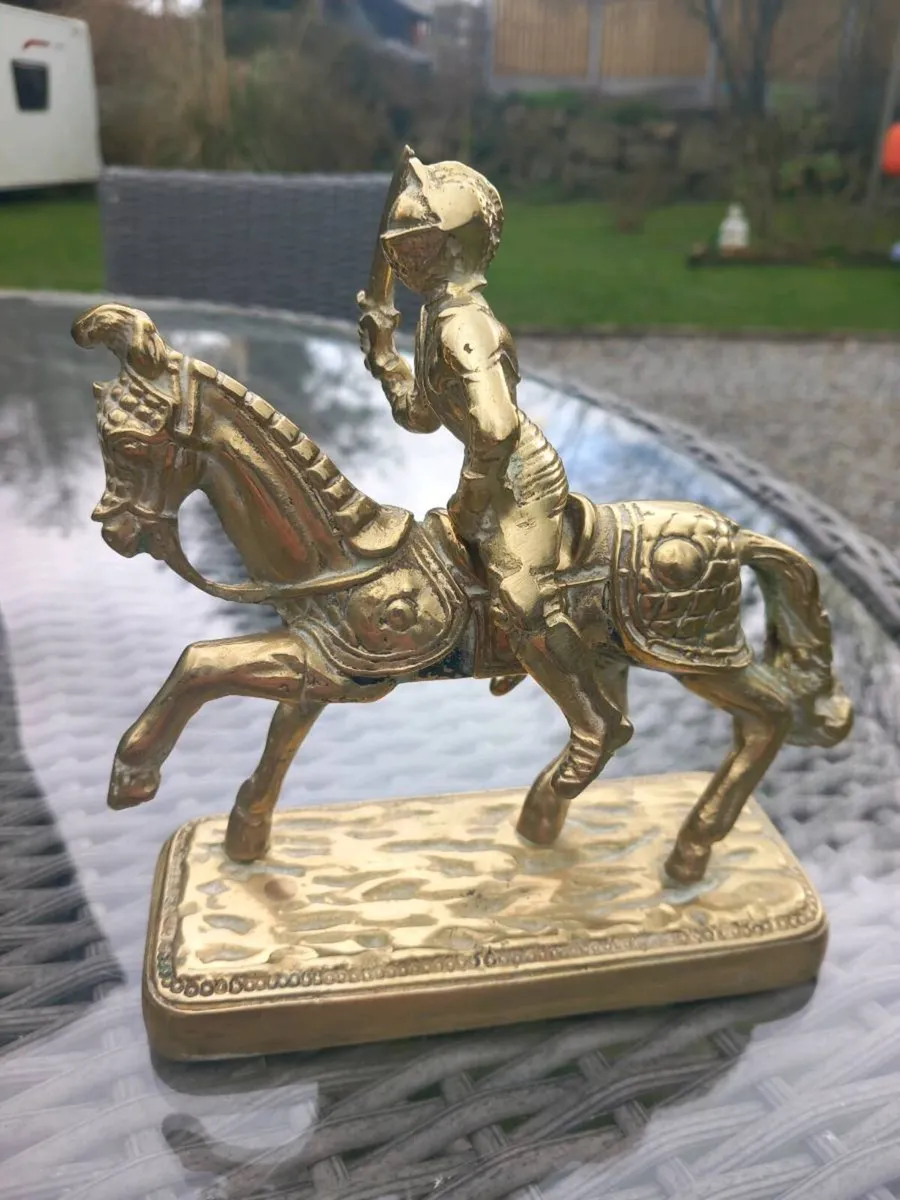 1960s solid brass Knight on horse, D18 post 10e - Image 1
