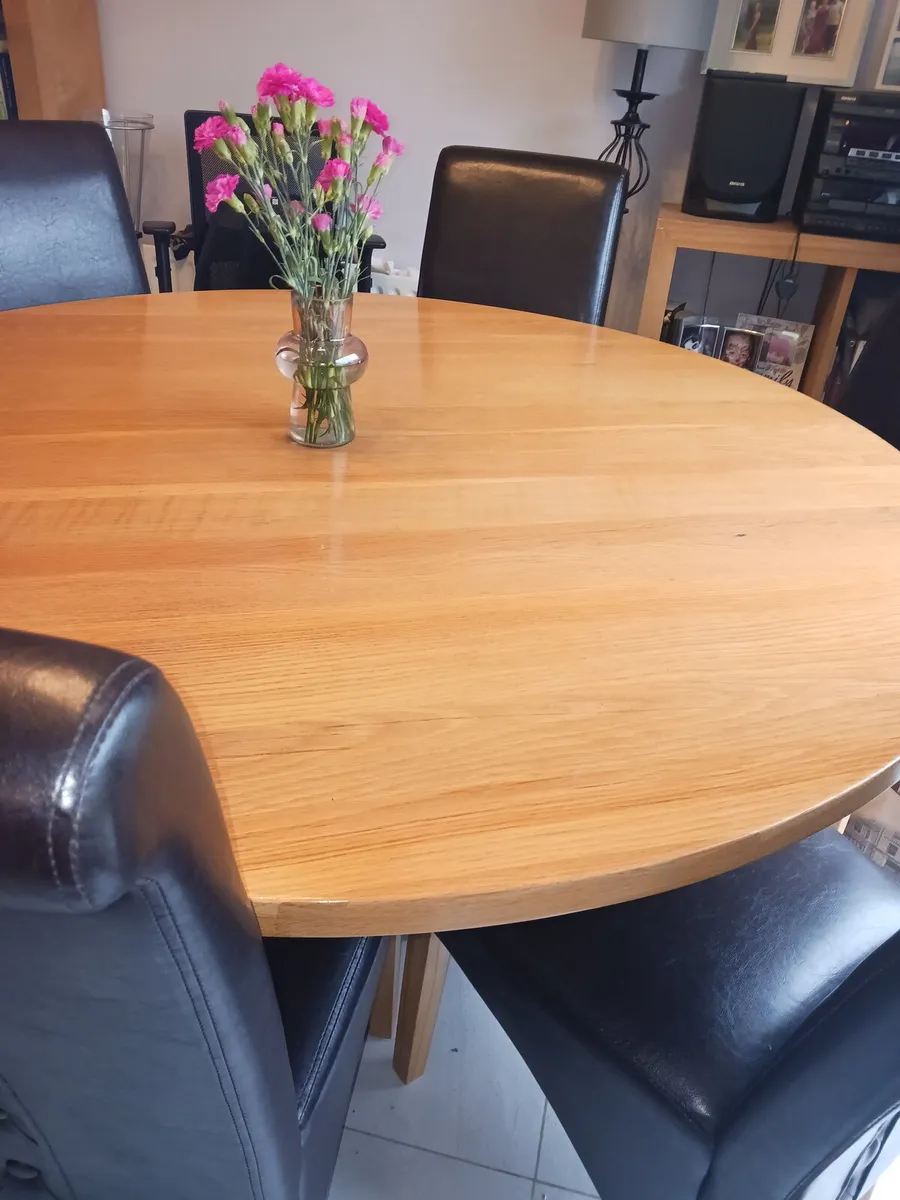 Dining table and chairs - Image 1