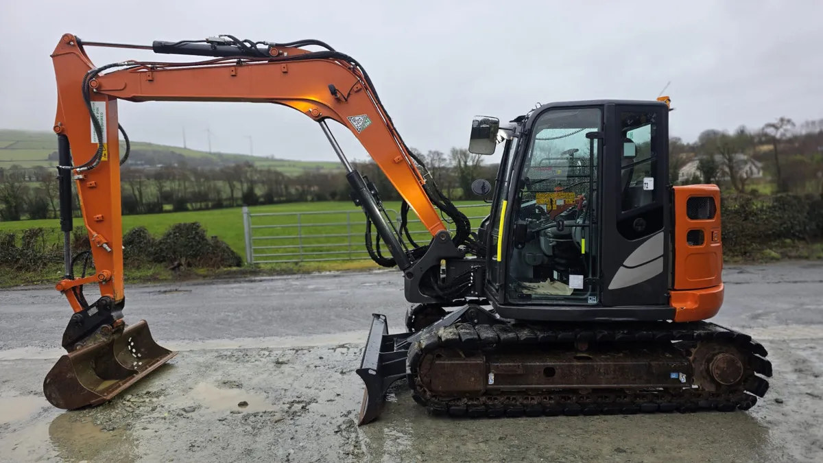 Hitachi Zaxis 85 USB-6 (only 2250hrs) - Image 1