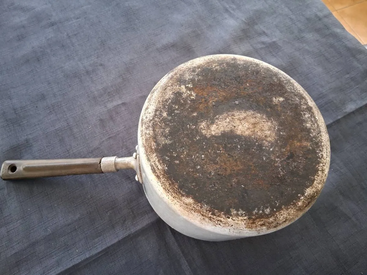 Old Type Saucepans - Image 2