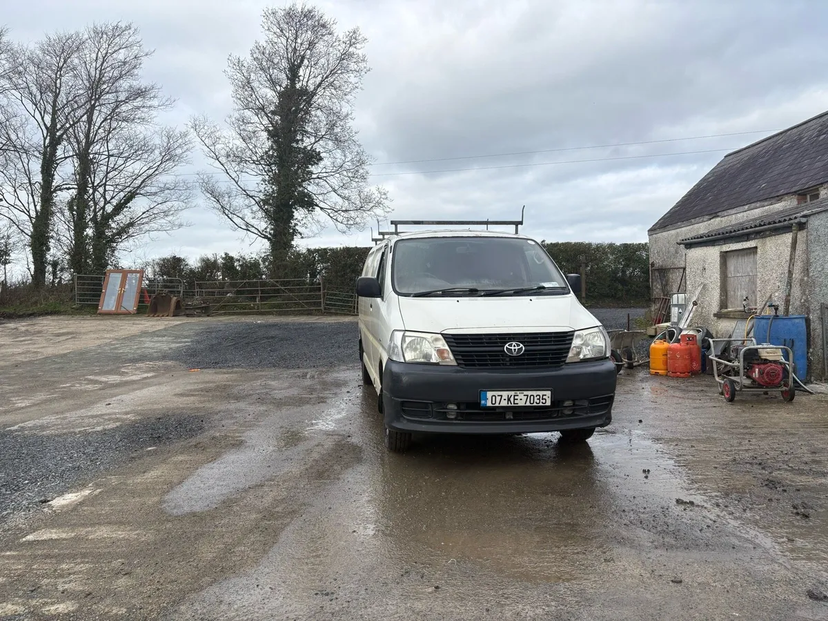 Toyota. HiAce van Diesel white - Image 1