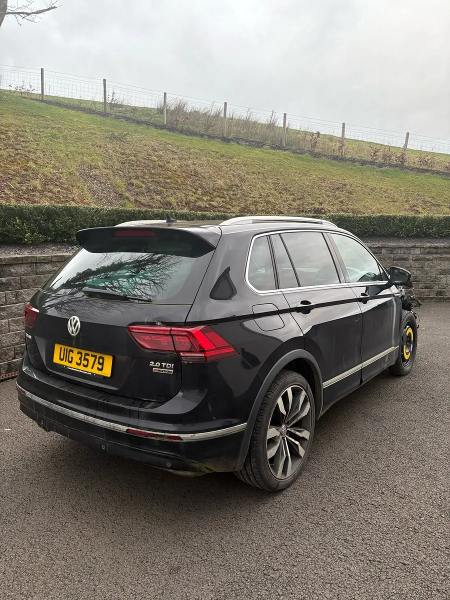 2017 Volkswagen Tiguan Rline - Image 4
