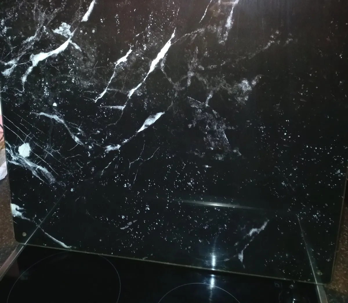 Kitchen glass splashback - Image 1