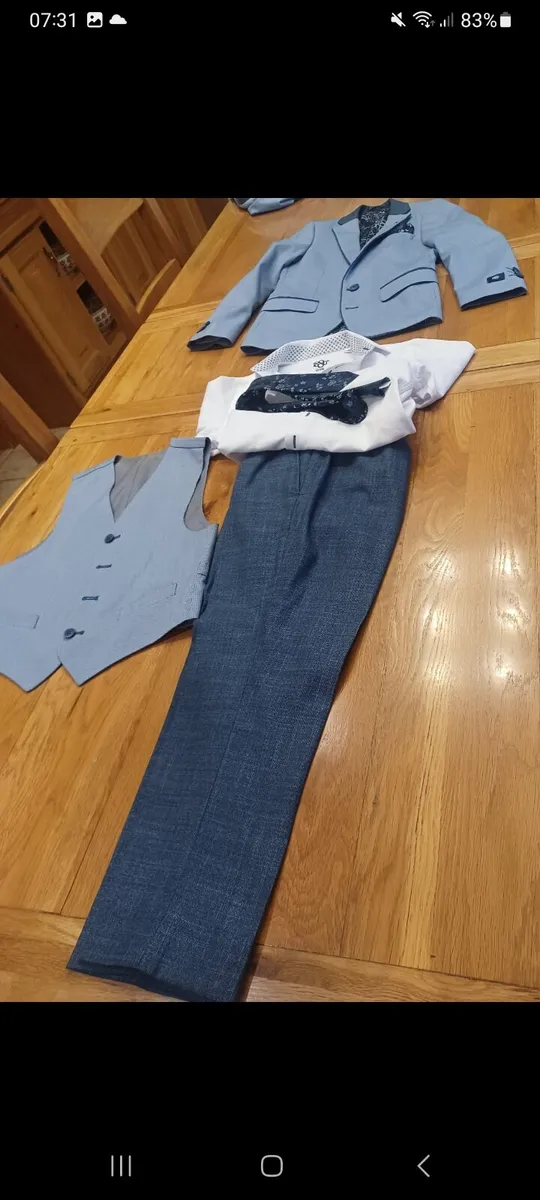 Boys suit - Image 1