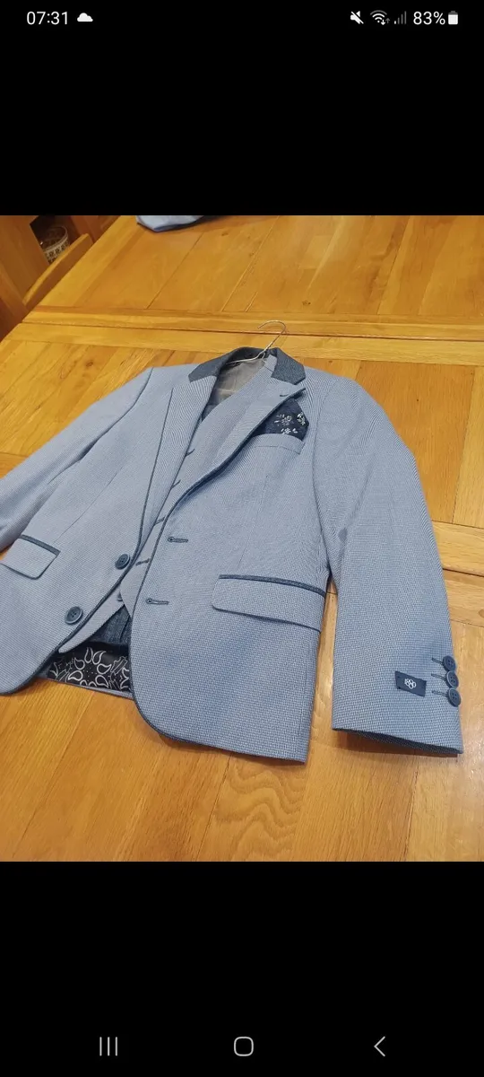 Boys suit - Image 2