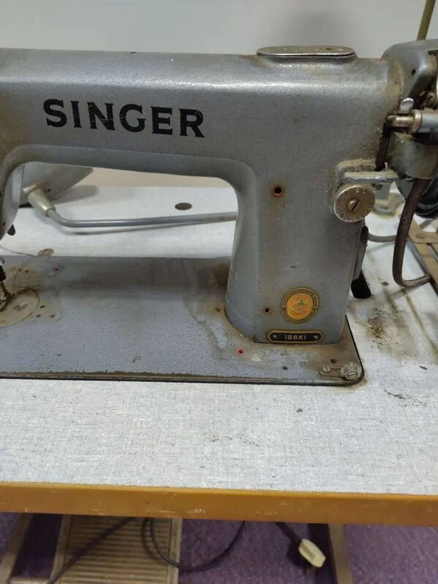Sewing machine (vintage) - Image 2