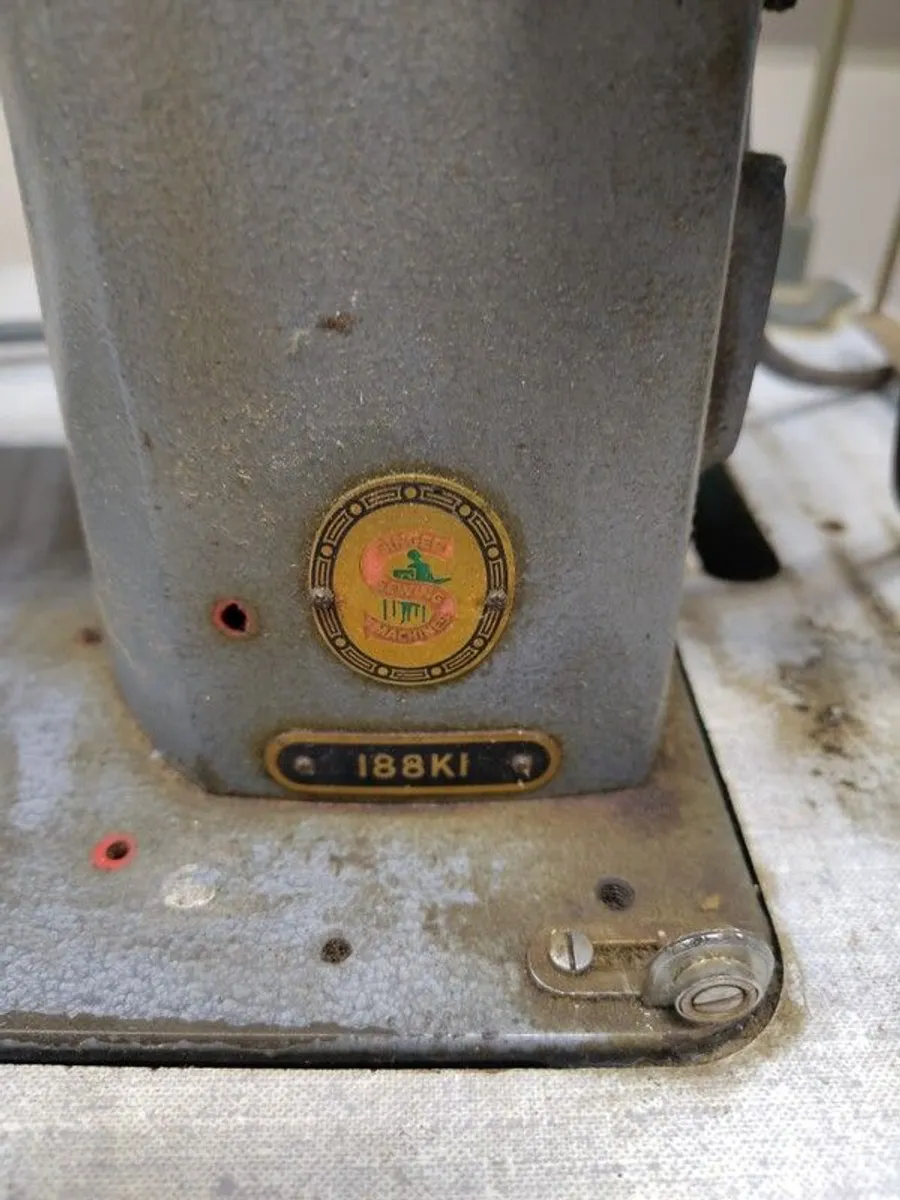 Sewing machine (vintage) - Image 3