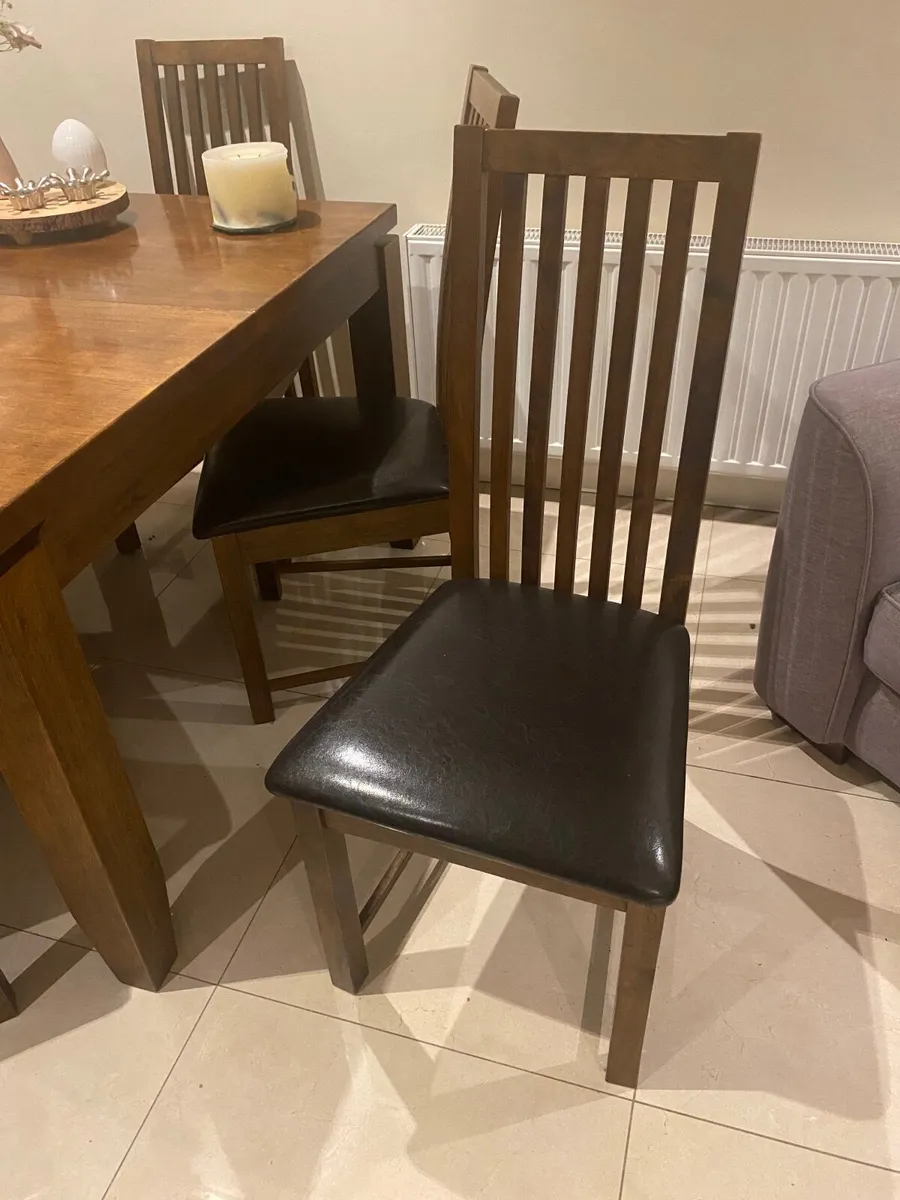 Dining table and 6 chairs - Image 4