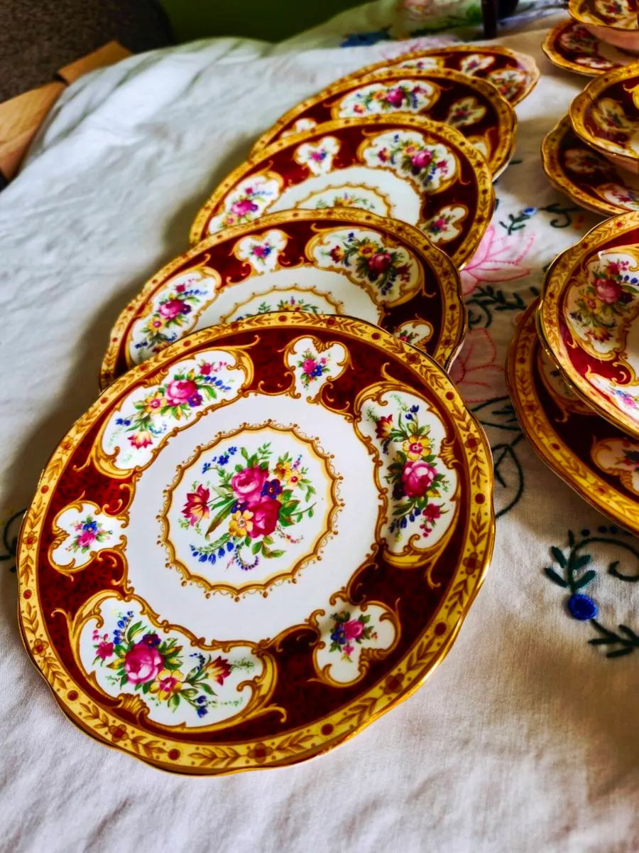 Royal Albert Lady Hamilton 43 piece - Image 3