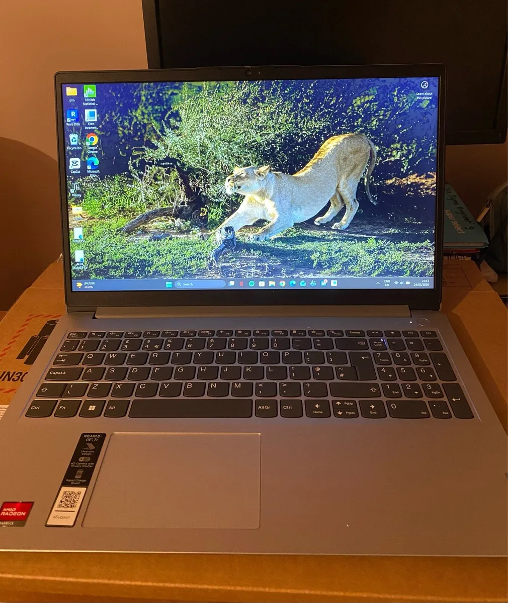Lenovo IdeaPad 1 - 15.6” Ryzen 5 / 8GB RAM 256GB - Image 3
