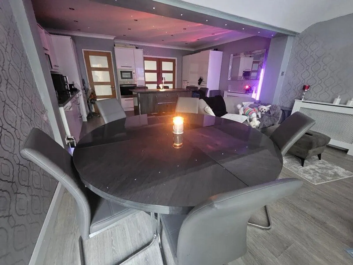 Round Dining Table - Image 3