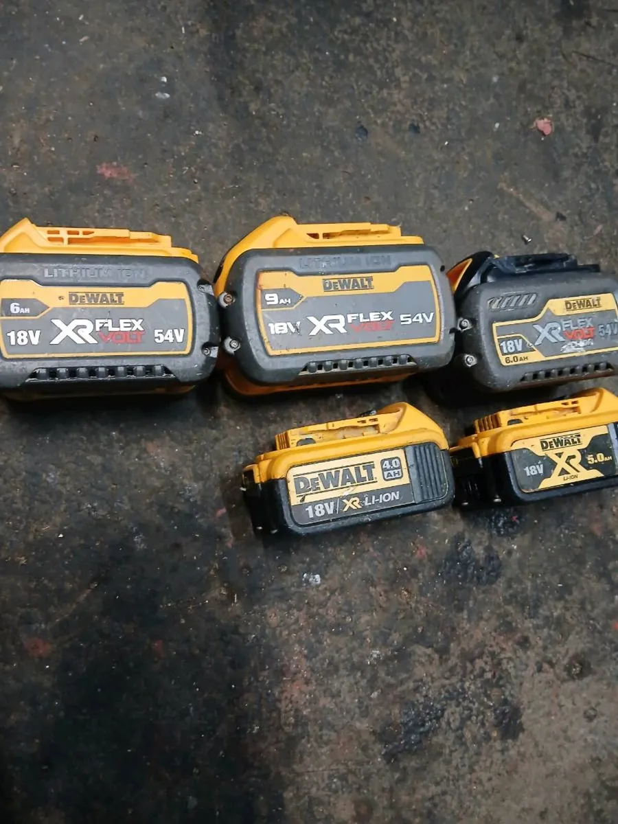 5 DeWalt batteries no charger no drill shed clear - Image 1
